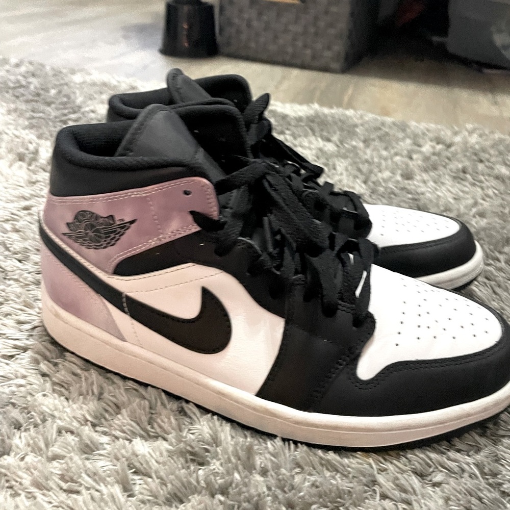 Air Jordan 1 Mid SE